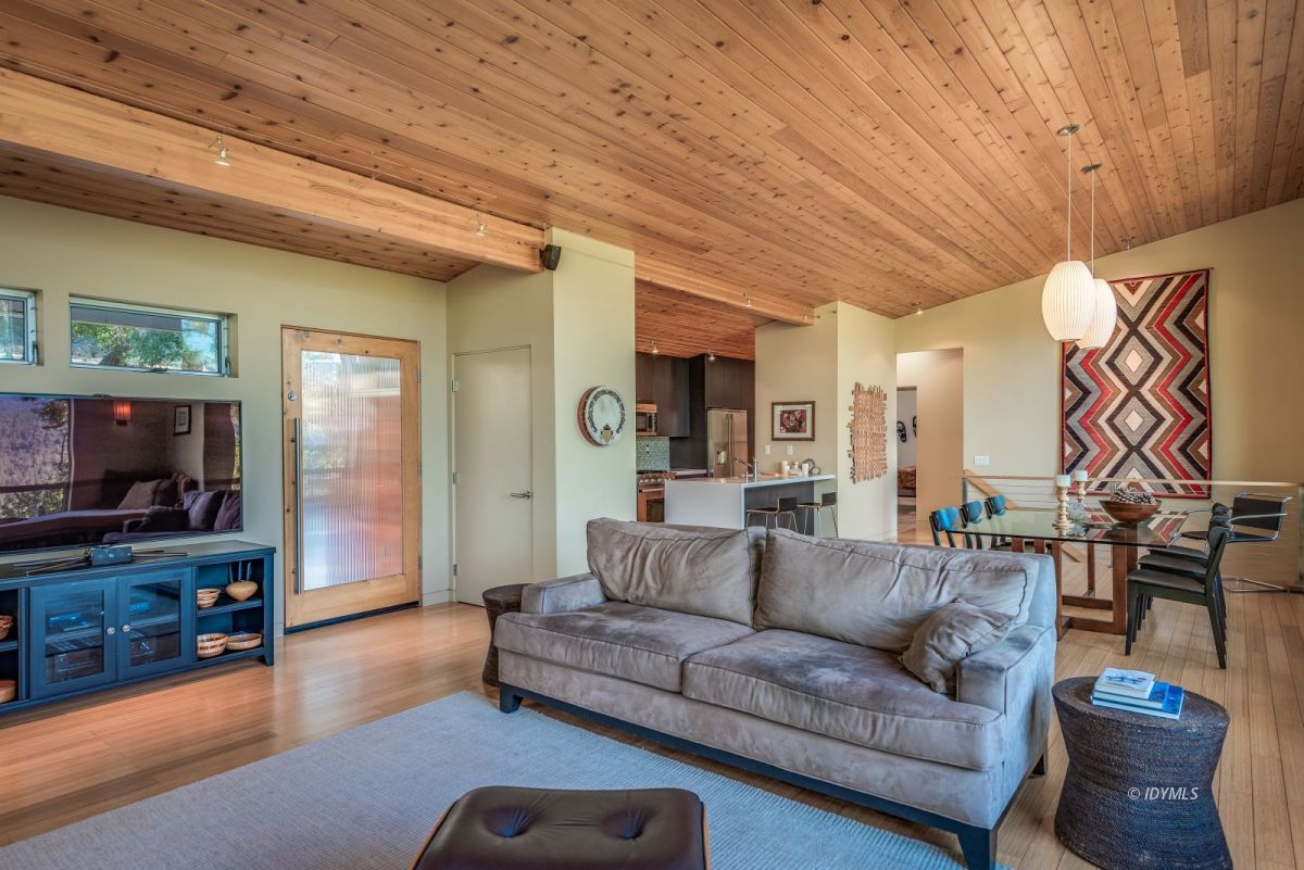 52522 Double View Drive Idyllwild, CA 92549 - Photo 30 of 72 a living room with furniture and a flat screen tv