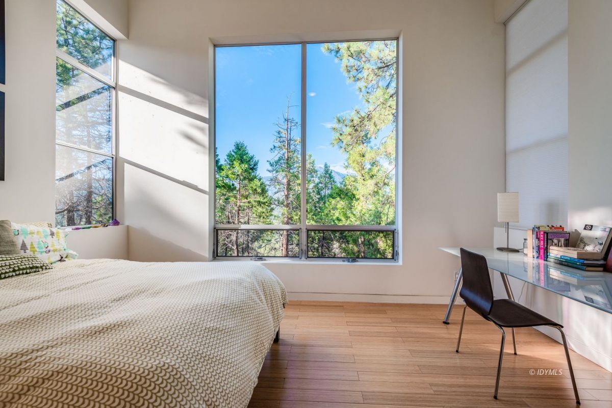52522 Double View Drive Idyllwild, CA 92549 - Photo 49 of 72 a bedroom with a bed and a window