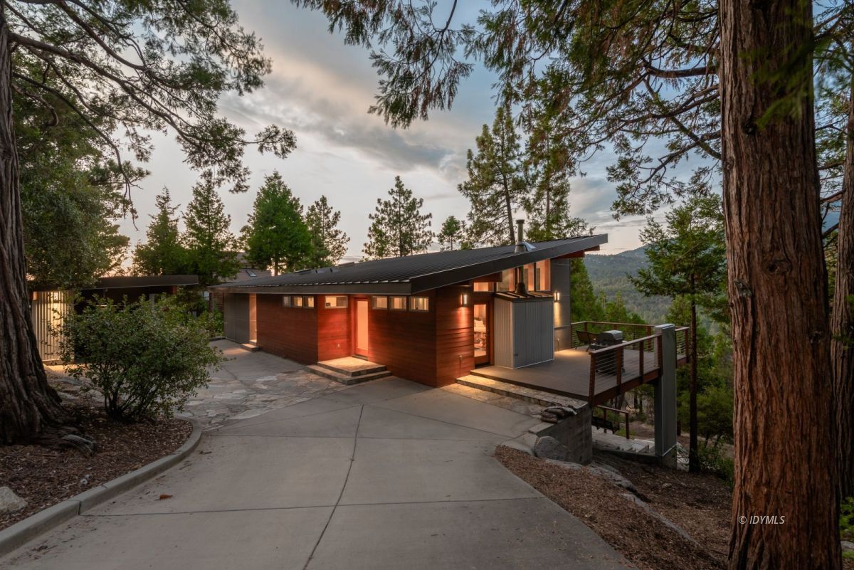 52522 Double View Drive Idyllwild, CA 92549 - Photo 69 of 72 a backyard of a house with lots of green space and fountain