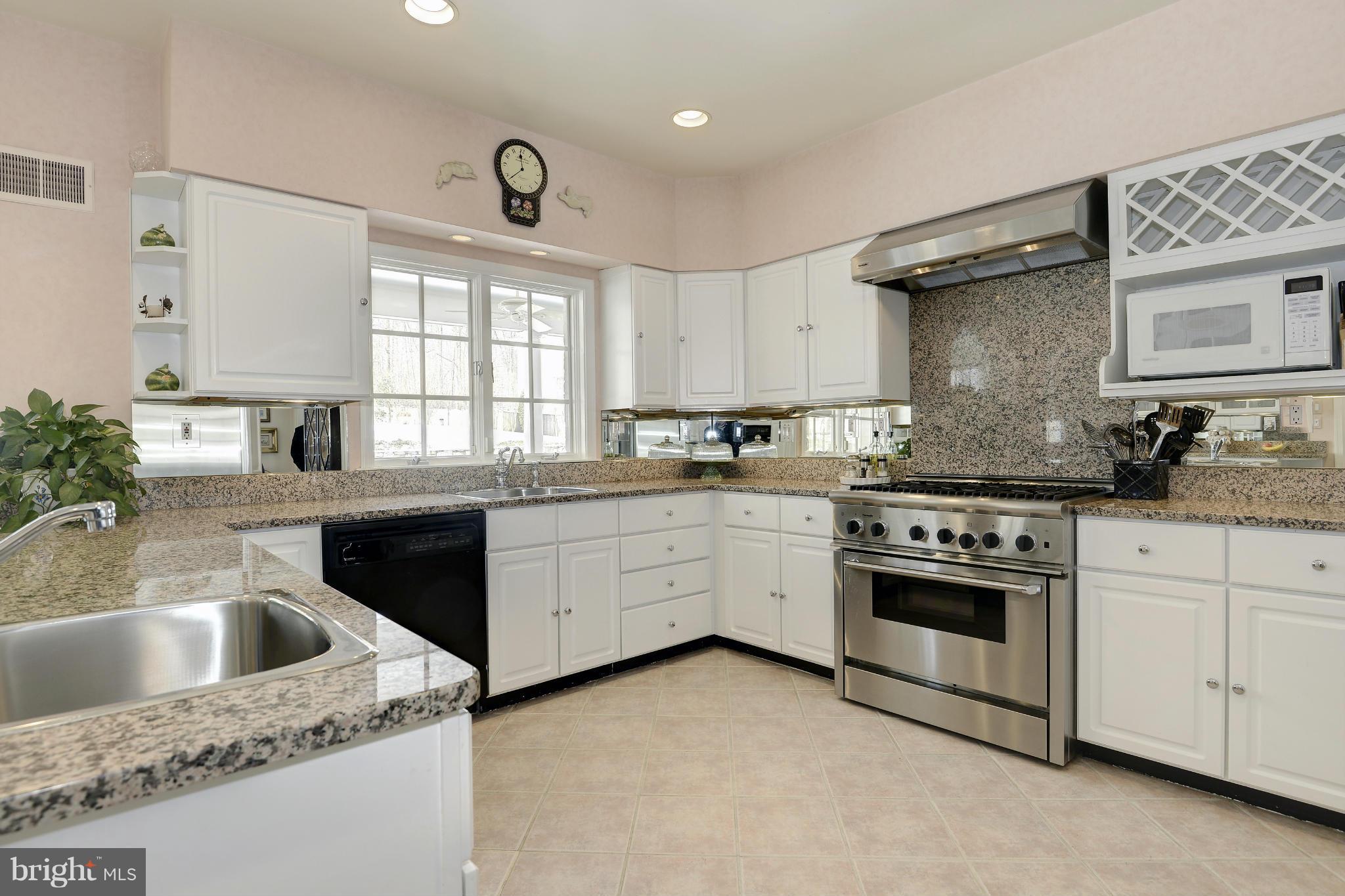 10116 Iron Gate Road Potomac, MD 20854 - Photo 13 of 30 Interior (General)