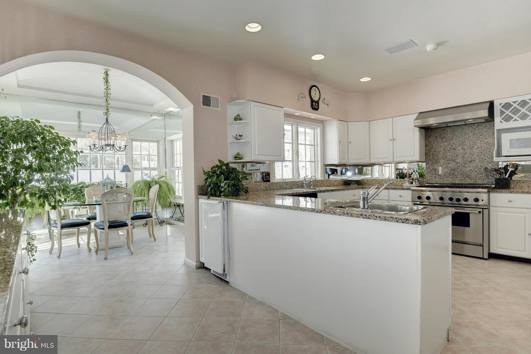 10116 Iron Gate Road Potomac, MD 20854 - Photo 14 of 30 Interior (General)
