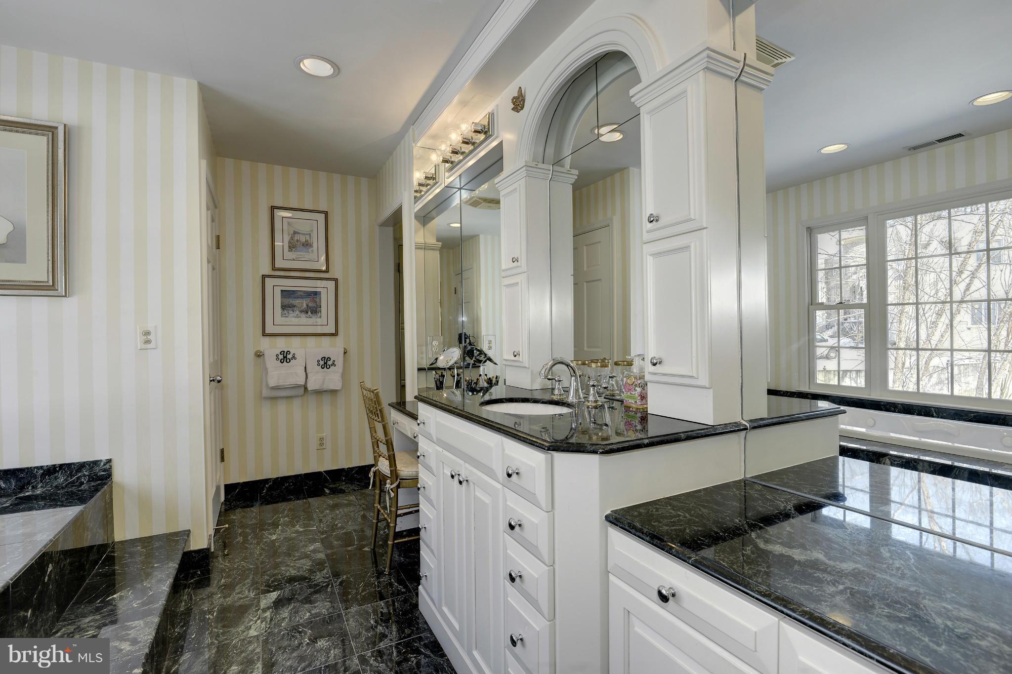 10116 Iron Gate Road Potomac, MD 20854 - Photo 22 of 30 Interior (General)
