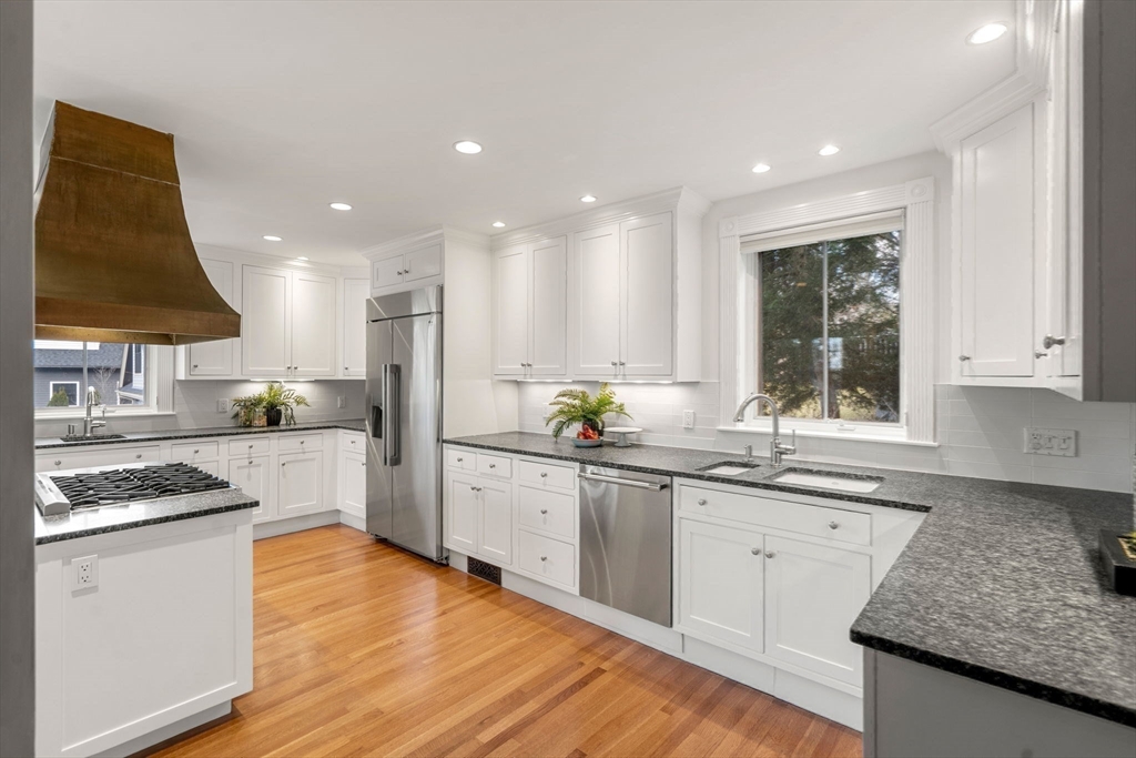 44 Putnam Street Newton, MA 02465 - Photo 8 of 40