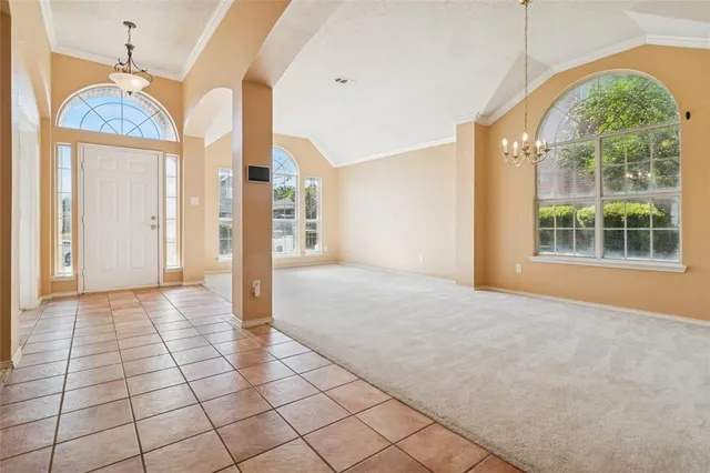 a view of livingroom with an entryway