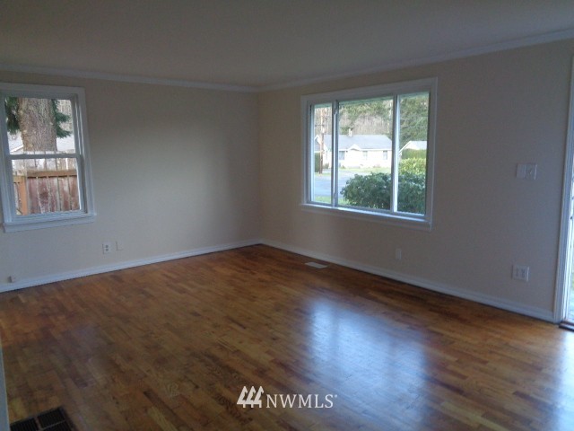3017 Southeast 6th Street Renton, WA 98058 - Photo 3 of 10 Gallery Image 3