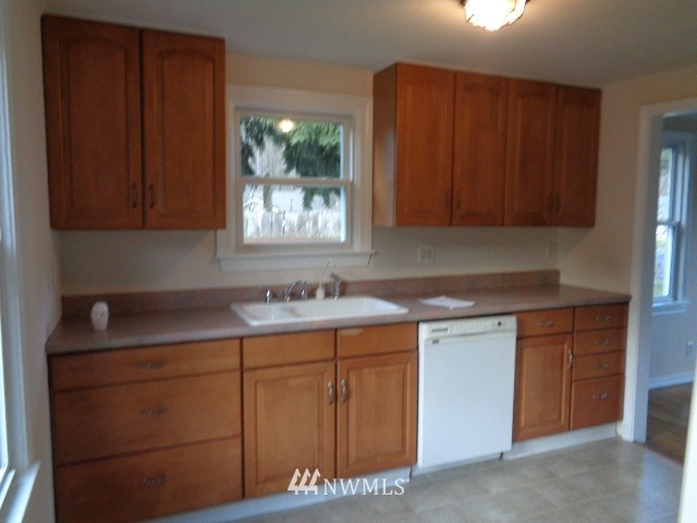 3017 Southeast 6th Street Renton, WA 98058 - Photo 4 of 10 Gallery Image 4