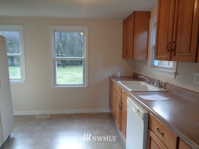 3017 Southeast 6th Street Renton, WA 98058 - Photo 5 of 10 Gallery Image 5