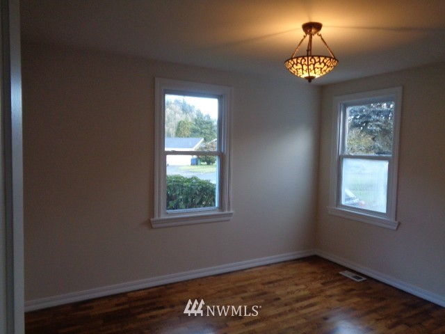 3017 Southeast 6th Street Renton, WA 98058 - Photo 6 of 10 Gallery Image 6