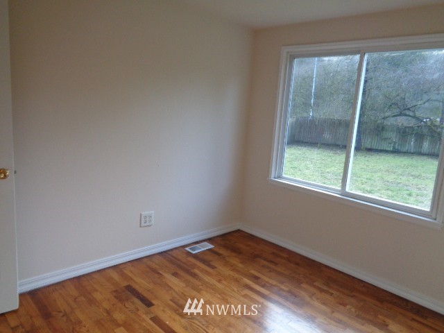 3017 Southeast 6th Street Renton, WA 98058 - Photo 8 of 10 Gallery Image 8