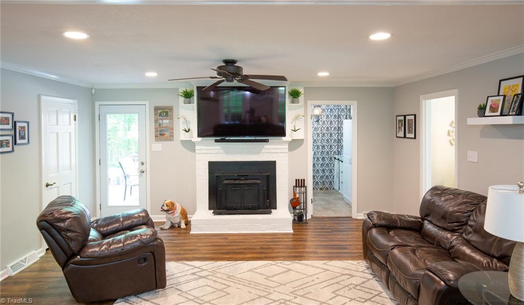 8308 Maloe Court Oak Ridge, NC 27310 - Photo 15 of 39 Living Room