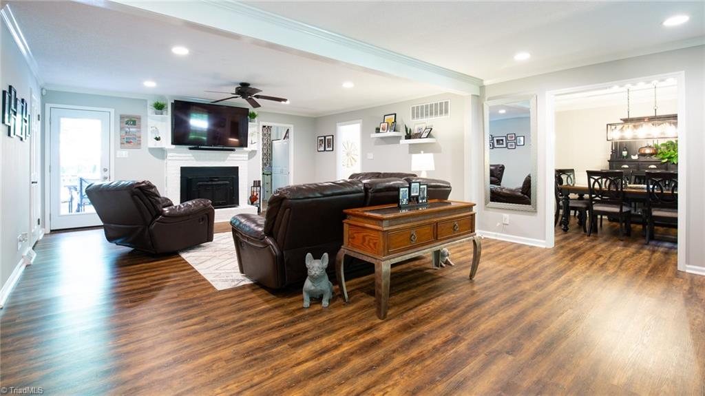 8308 Maloe Court Oak Ridge, NC 27310 - Photo 16 of 39 Living Room