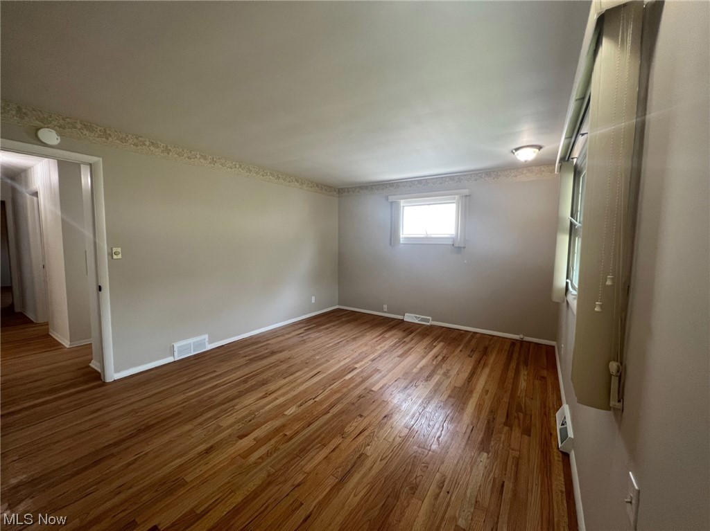 1075 Clearview Road Cleveland, OH 44124 - Photo 4 of 20 Gallery Image 4