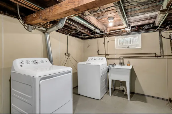 $3,400 | 519 North Park Street, Westmont, IL 60559