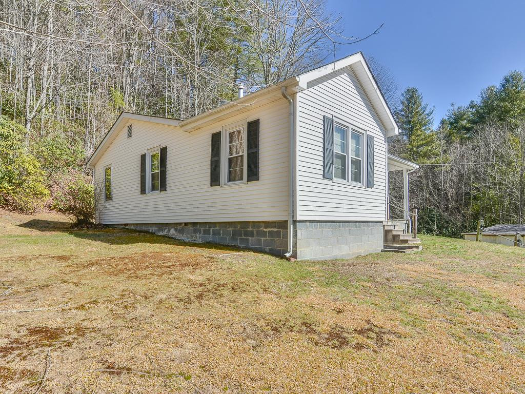 2397 Spivey Mountain Road Erwin, TN 37650 - Photo 4 of 36 Photo 4