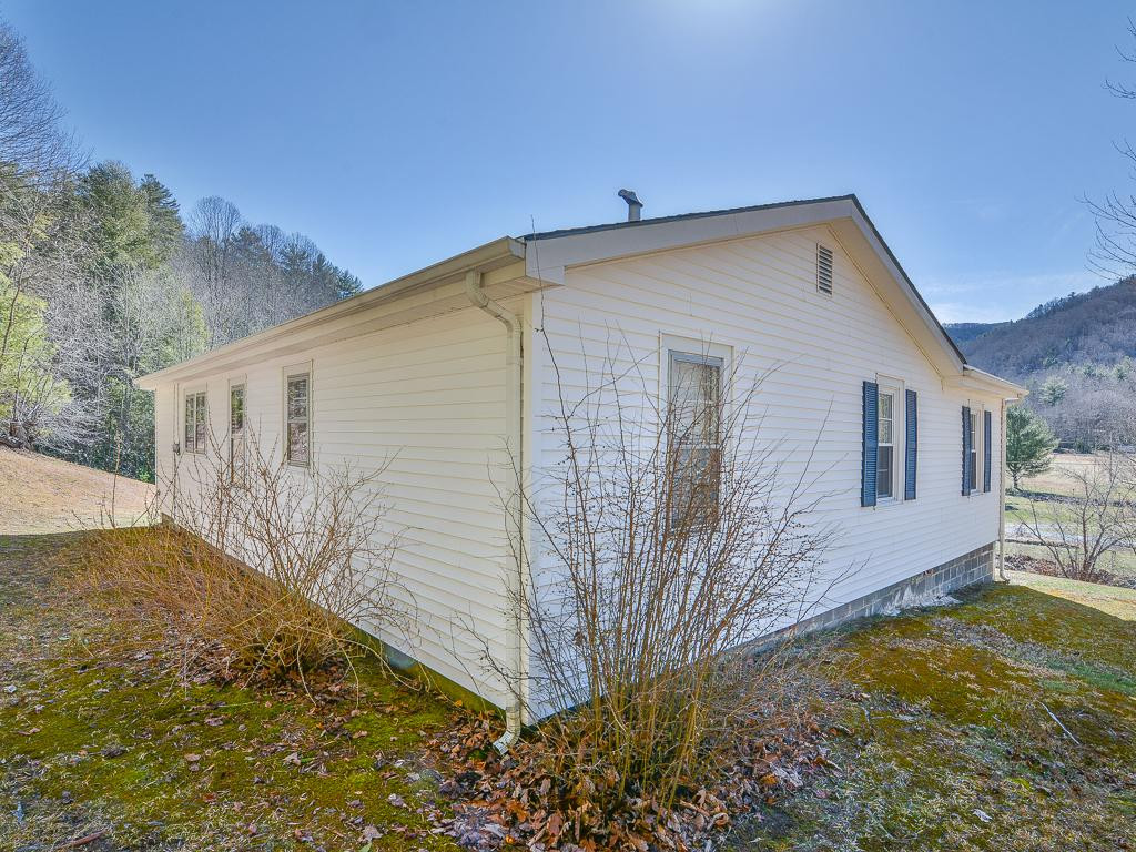 2397 Spivey Mountain Road Erwin, TN 37650 - Photo 5 of 36 Photo 5