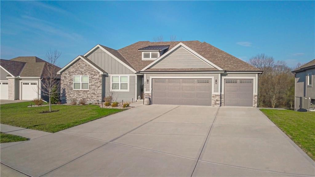 2002 Foxtail Point Kearney, MO 64060 - Photo 1 of 9