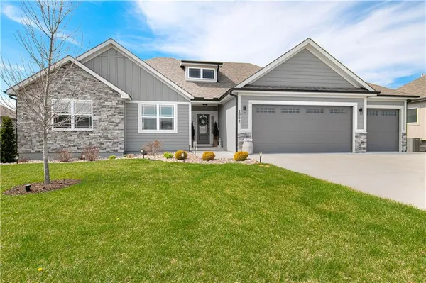 $950,000 | 2002 Foxtail Point, Kearney, MO 64060