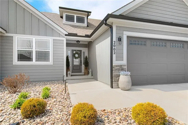 $950,000 | 2002 Foxtail Point, Kearney, MO 64060