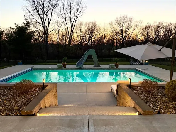 $950,000 | 2002 Foxtail Point, Kearney, MO 64060
