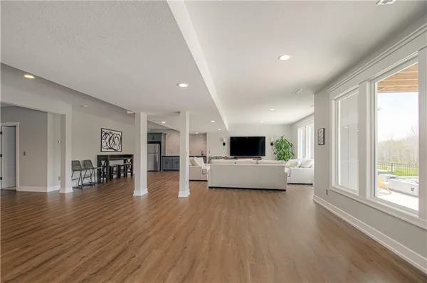 $950,000 | 2002 Foxtail Point, Kearney, MO 64060