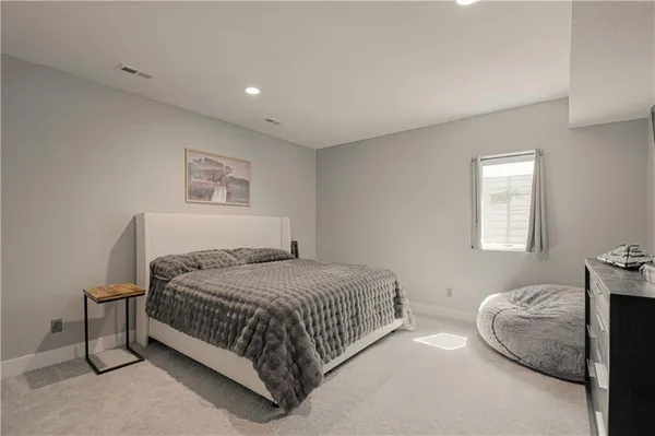 $950,000 | 2002 Foxtail Point, Kearney, MO 64060