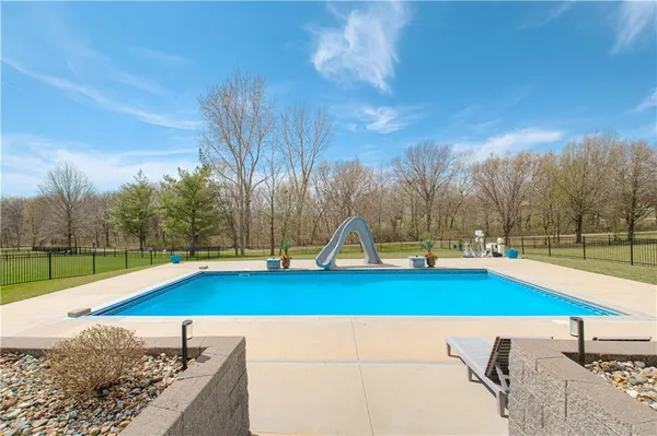 $950,000 | 2002 Foxtail Point, Kearney, MO 64060