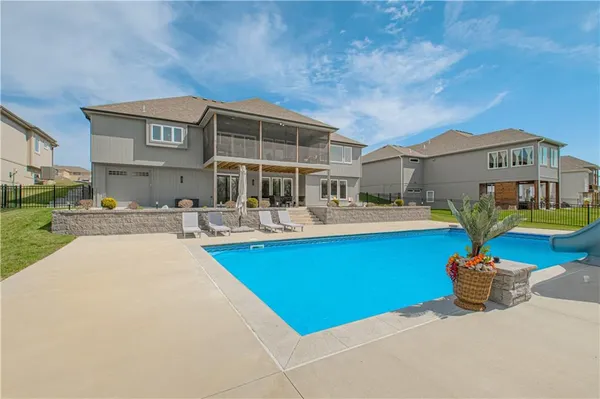 $950,000 | 2002 Foxtail Point, Kearney, MO 64060