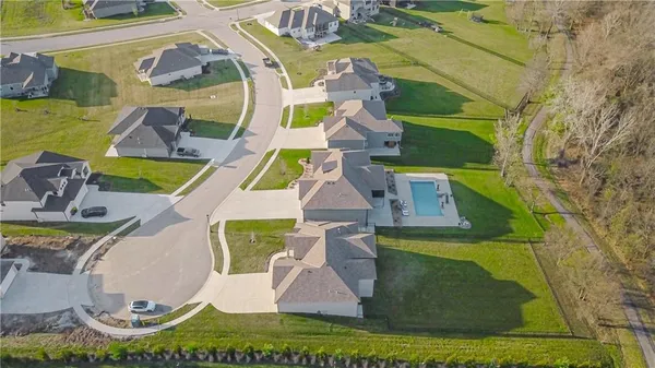 $950,000 | 2002 Foxtail Point, Kearney, MO 64060