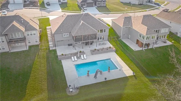 $950,000 | 2002 Foxtail Point, Kearney, MO 64060