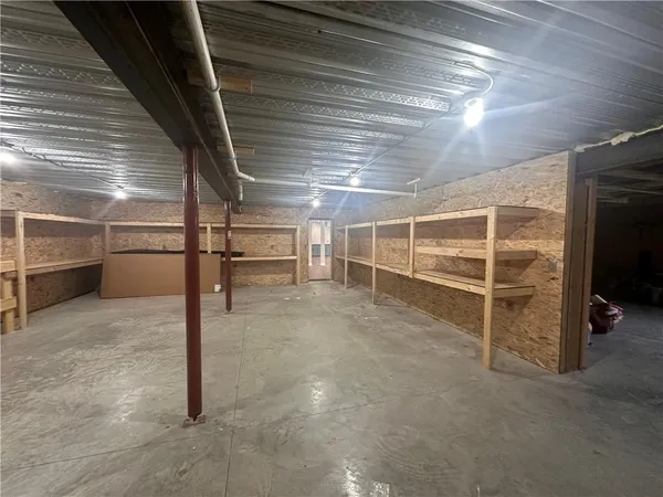 $950,000 | 2002 Foxtail Point, Kearney, MO 64060