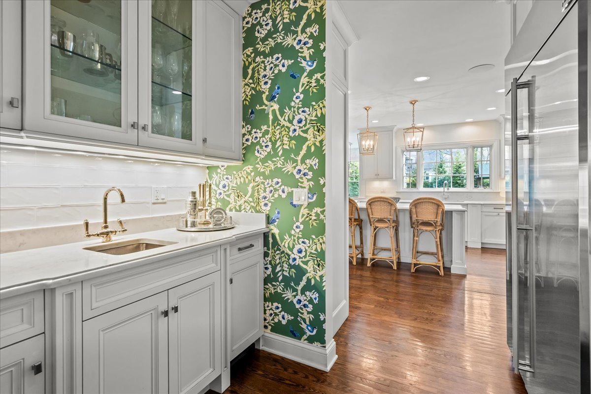 129 Ravine Forest Drive Lake Bluff, IL 60044 - Photo 14 of 50 a kitchen with a sink and cabinets