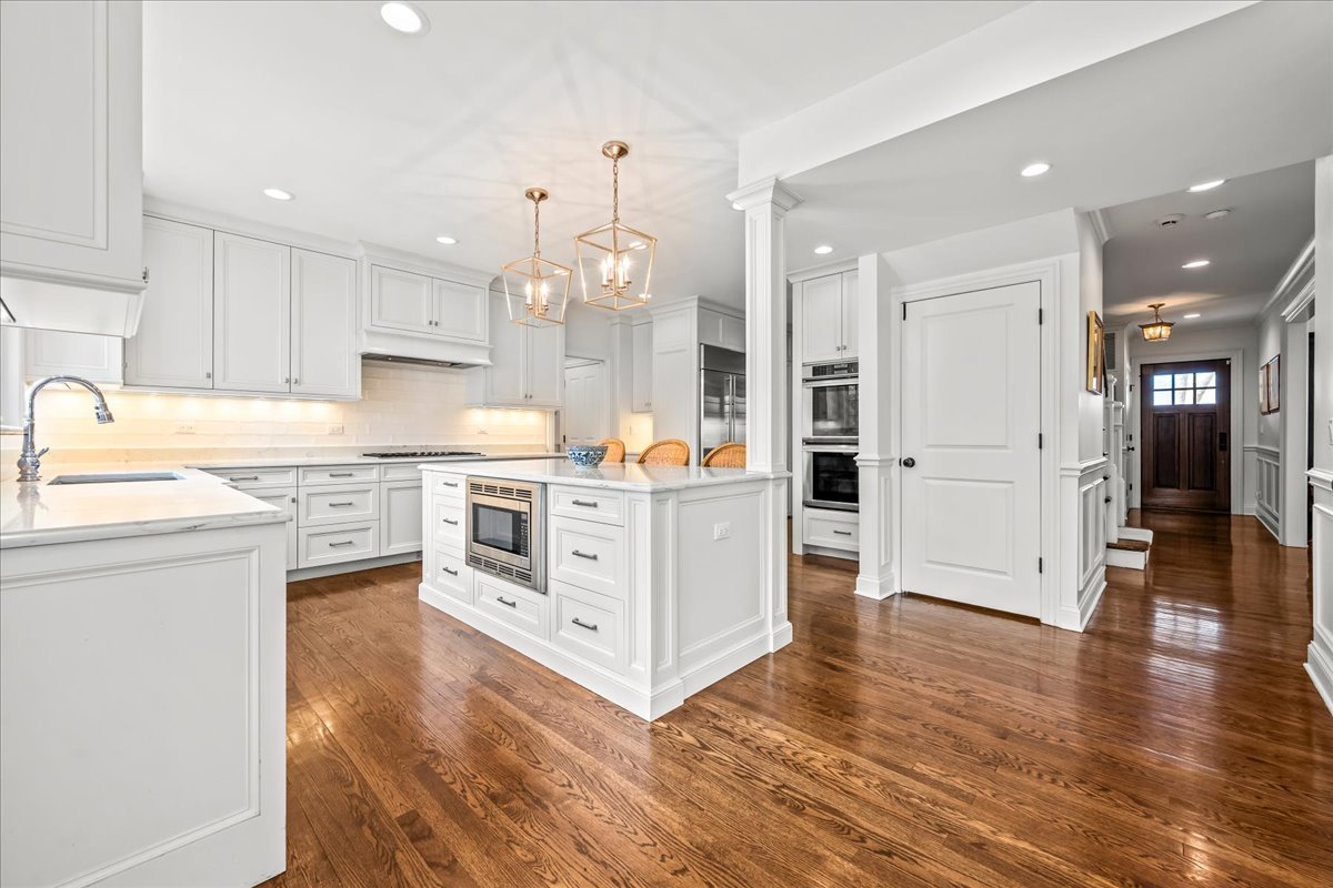 129 Ravine Forest Drive Lake Bluff, IL 60044 - Photo 17 of 50 a large kitchen with stainless steel appliances a refrigerator and a stove top oven
