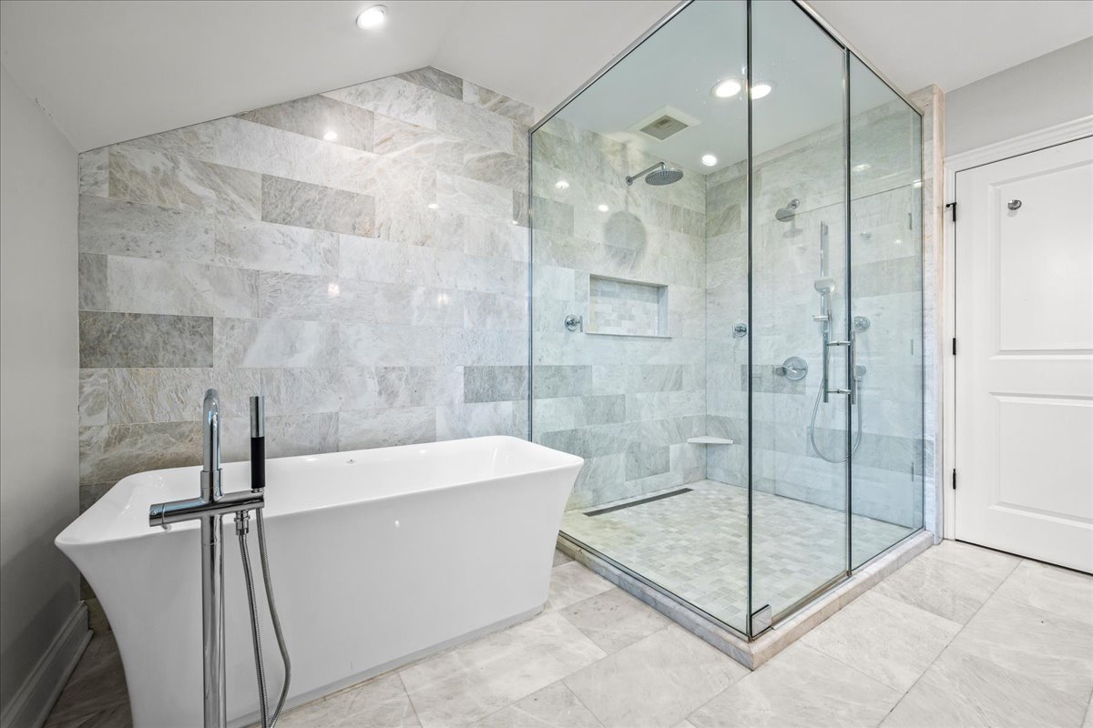 129 Ravine Forest Drive Lake Bluff, IL 60044 - Photo 33 of 50 a bathroom with a shower and a tub