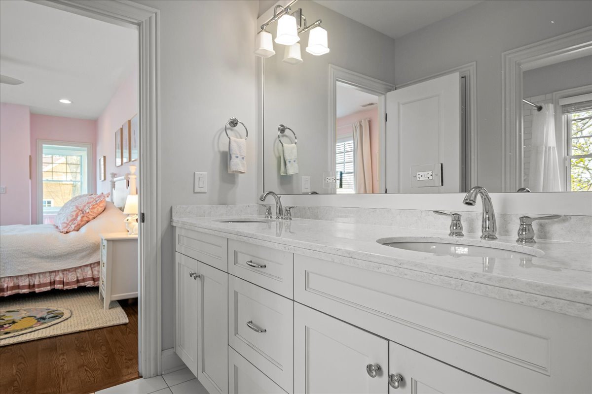 129 Ravine Forest Drive Lake Bluff, IL 60044 - Photo 37 of 50 a en suite bathroom with double vanity sinks and a mirror