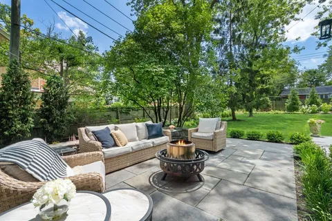 $1,750,000 | 129 Ravine Forest Drive, Lake Bluff, IL 60044