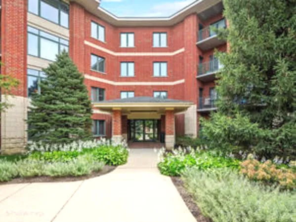 $330,500 | 855 East 22nd Street, Unit 202, Lombard, IL 60148