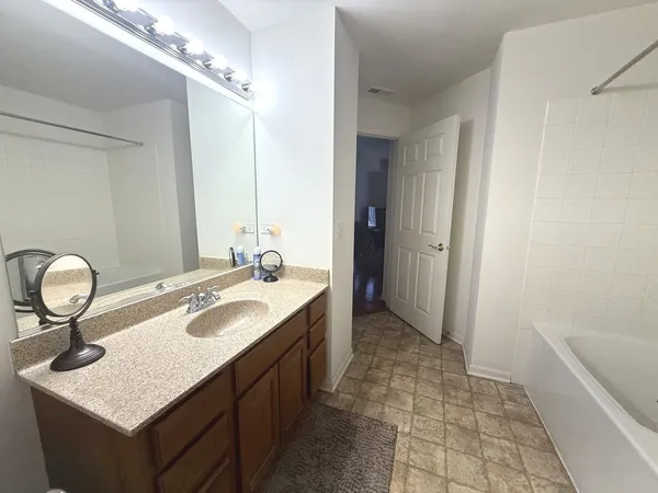 $330,500 | 855 East 22nd Street, Unit 202, Lombard, IL 60148
