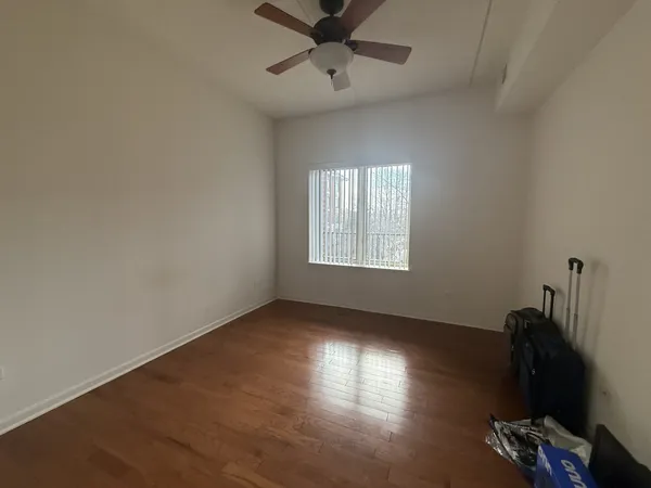$330,500 | 855 East 22nd Street, Unit 202, Lombard, IL 60148