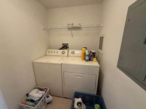 $330,500 | 855 East 22nd Street, Unit 202, Lombard, IL 60148