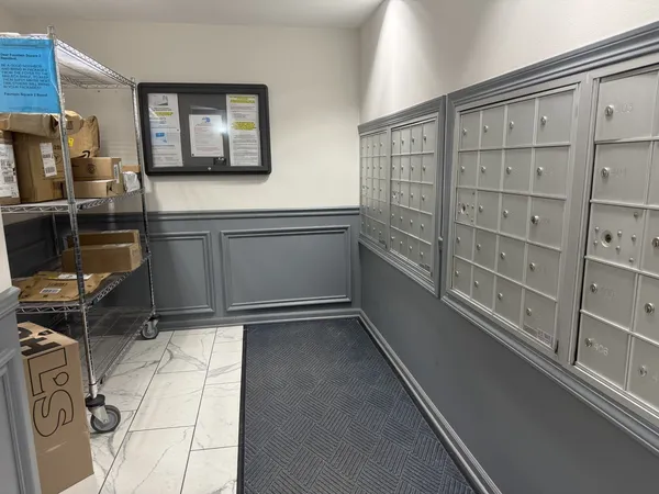 $330,500 | 855 East 22nd Street, Unit 202, Lombard, IL 60148
