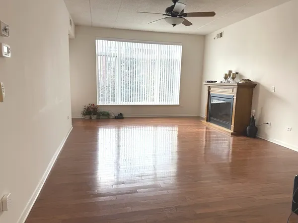 $330,500 | 855 East 22nd Street, Unit 202, Lombard, IL 60148