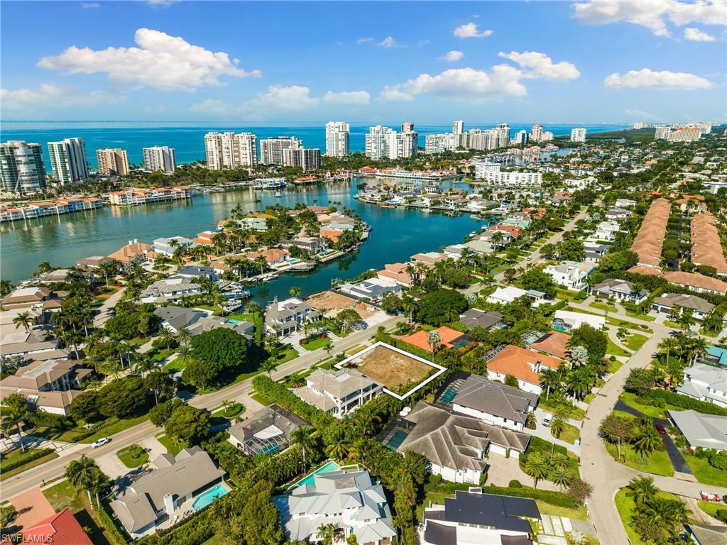 3670 Crayton Road Naples, FL 34103 - Photo 6 of 12