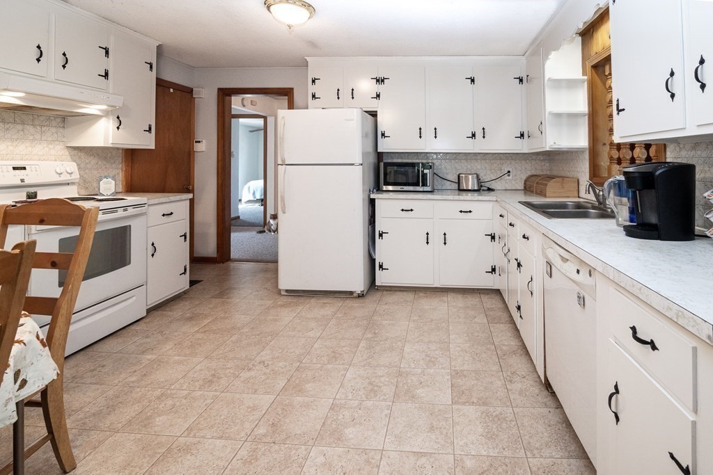 19 George Street Webster, MA 01570 - Photo 3 of 42 Gallery Image 3