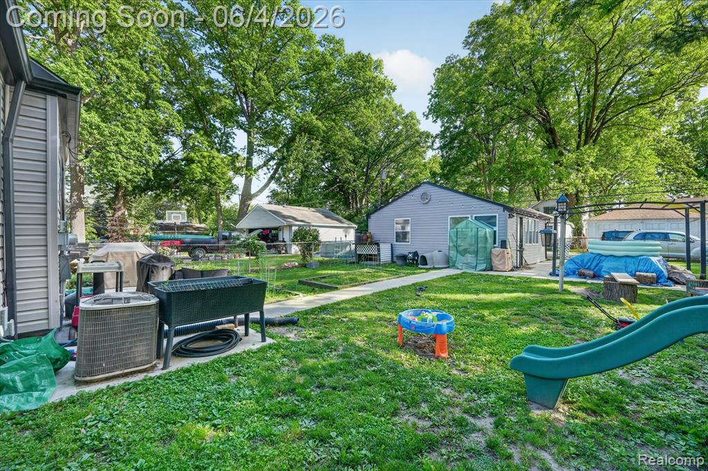 22729 Cleveland Street Dearborn, MI 48124 - Photo 31 of 32