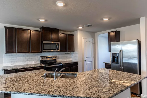 $2,250 | 2918 Lindenwood Run, San Antonio, TX 78245