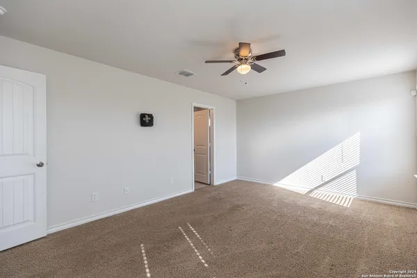 $2,250 | 2918 Lindenwood Run, San Antonio, TX 78245