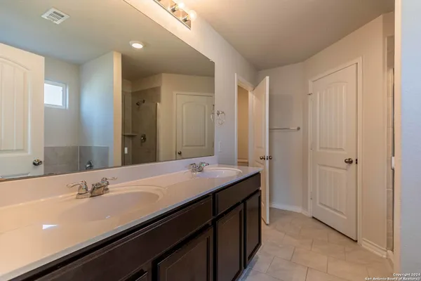 $2,250 | 2918 Lindenwood Run, San Antonio, TX 78245