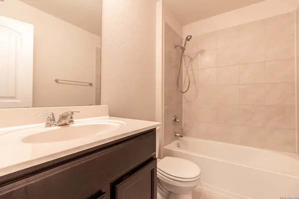 $2,250 | 2918 Lindenwood Run, San Antonio, TX 78245