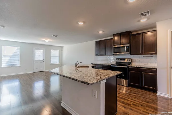$2,250 | 2918 Lindenwood Run, San Antonio, TX 78245