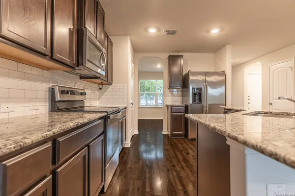 $2,250 | 2918 Lindenwood Run, San Antonio, TX 78245